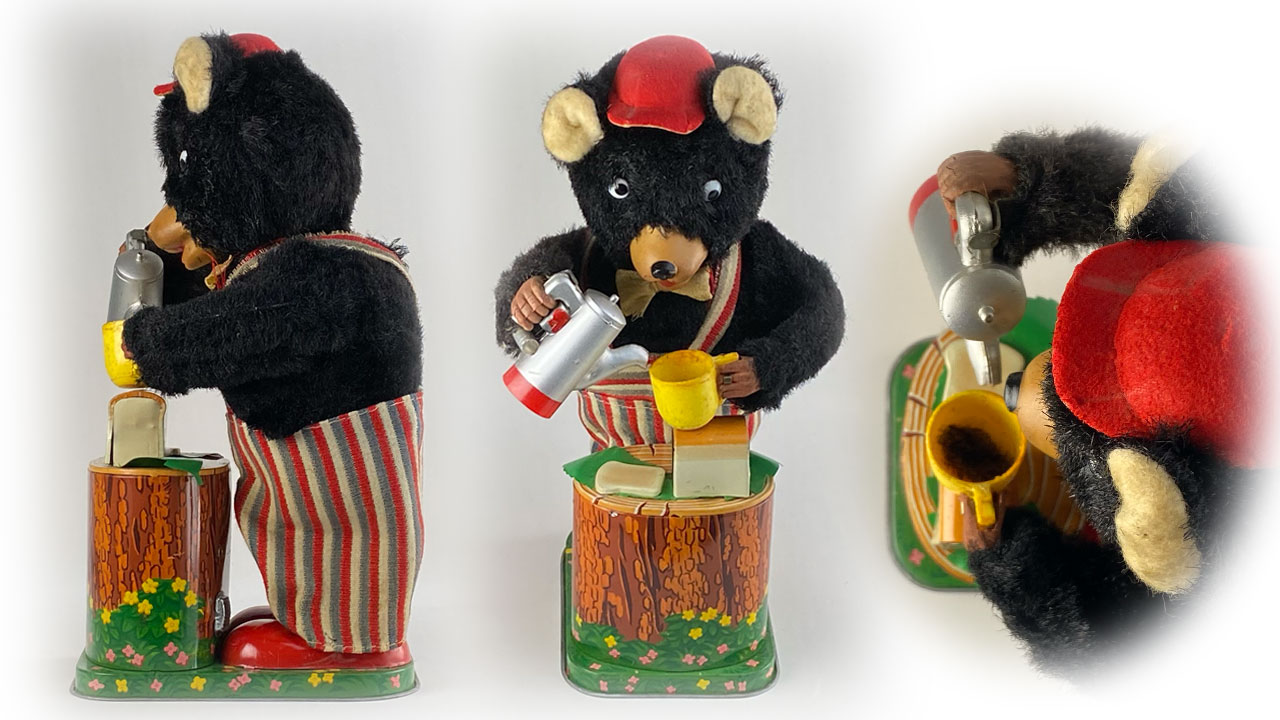 コーヒーを注ぐクマさん